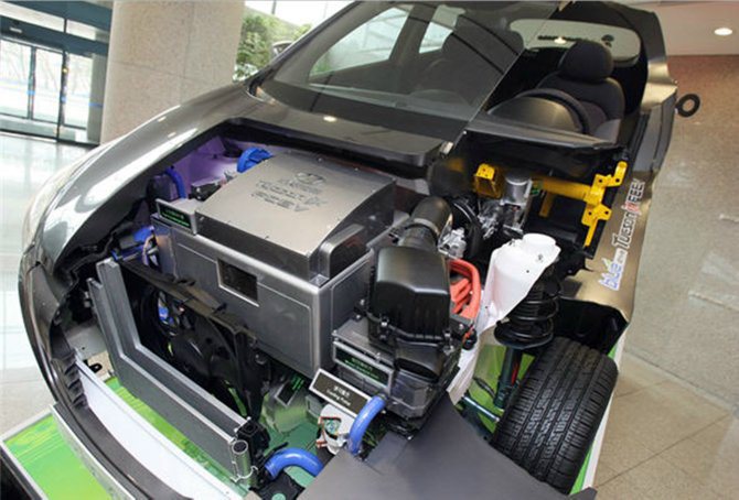 2013年HYUNDAI成功打造出世界第一輛量產氫燃料車輛ix35 Fuel c...