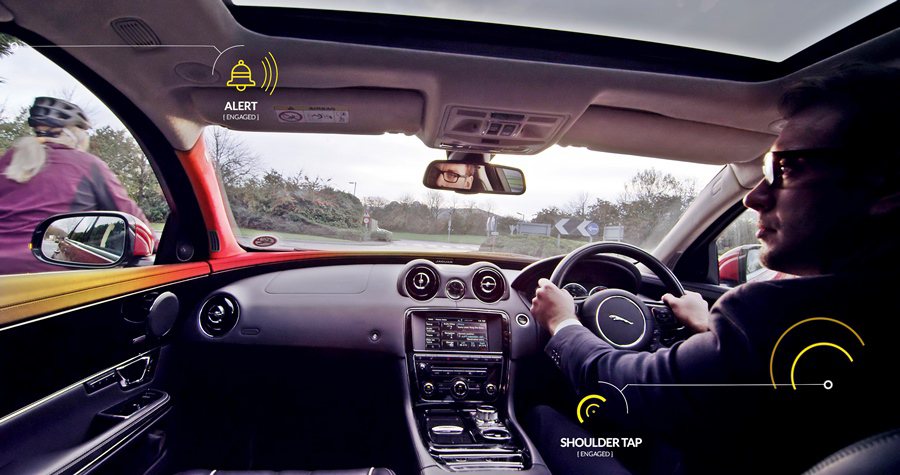 Jaguar Land Rover開發的Bike Sense系統，有自行車超車，車內會有仿自行車鈴鐺的警示聲，車柱和窗框會發出LED光，駕駛座椅上方也會有震動，輕拍駕駛者肩膀。 Jaguar Land Rover提供