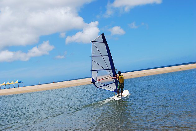 福隆海灣的夏季風浪條件相當適合從事水上運動。 記者趙惠群／攝影