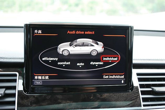 Audi Drive Selecct提供五種不同駕馭模式。 記者趙惠群／攝影