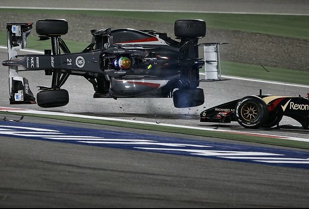 Lotus車隊Pastor Maldonado撞上Sauber車隊Esteban...
