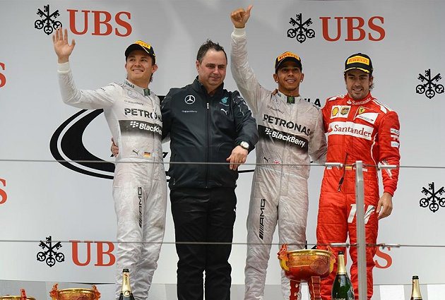 Fernando Alonso(右)摘得第三，本賽季首度站上頒獎台。 F1官網