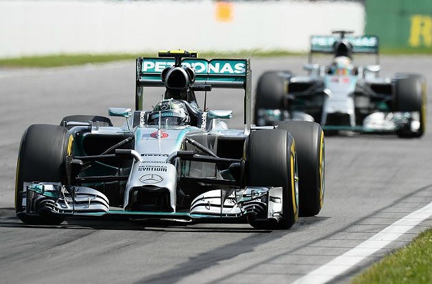 Mercedes車隊本季至今稱霸的局面，被紅牛車隊中止。 F1官網