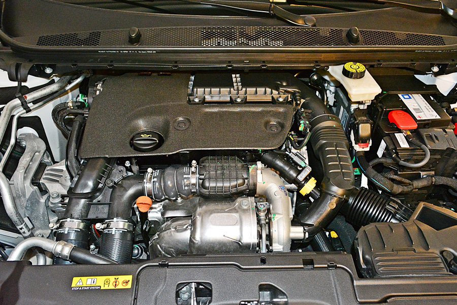 動力為1.6升BlueHDi柴油引擎，結合EAT6多模式6速手自排變速系統，符合...