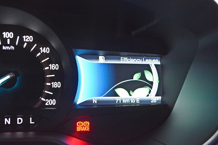 儀表板最右方還有Efficiency Leaves綠能葉，依駕駛者的車習慣，顯示...
