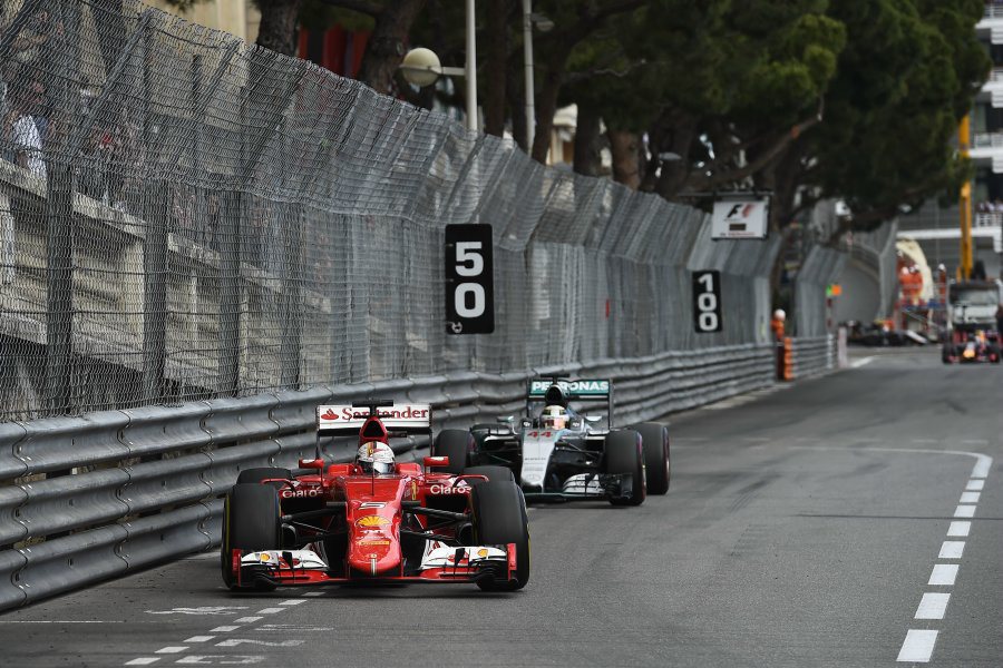 過於擔心輪胎狀況的Hamilton讓車隊也緊張起來，多餘的換胎策略在出站後剛好落在Vettel後方，從冠軍到季軍，Hamilton整整損失了10分積分。 F1提供