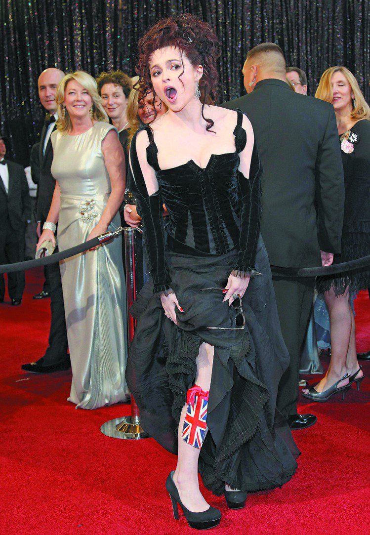 海倫娜波漢卡特每次出席頒獎典禮或首映會時，海倫娜的穿著總是被歸類在「特立獨行」那一塊當中。圖／路透