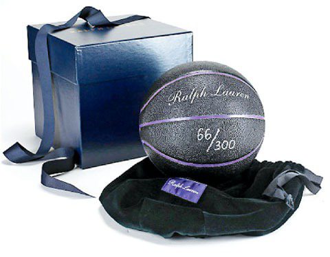 詹姆士大帝為Ralph Lauren設計的限量籃球，掀起搶購旋風。 圖／Ralph Lauren提供