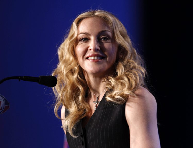 瑪丹娜開砲，認為卡爾拉格斐批評愛黛兒的言論「既荒謬又惡劣」。圖／路透