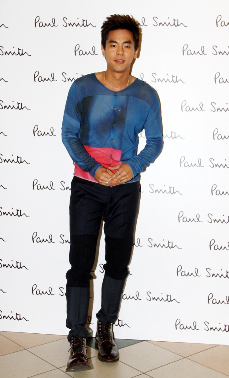 Paul Smith舉行 2012 春夏服裝發表暨紀錄片首映會，藝人柯有倫應邀出席觀賞記錄片。記者胡經周／攝影