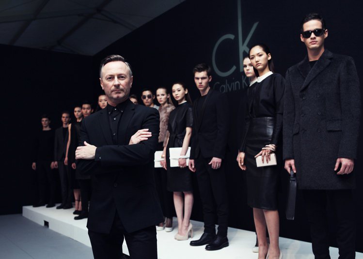 ck Calvin Klein 創意總監Kevin Carrigan先生與模特兒們。圖／CK提供