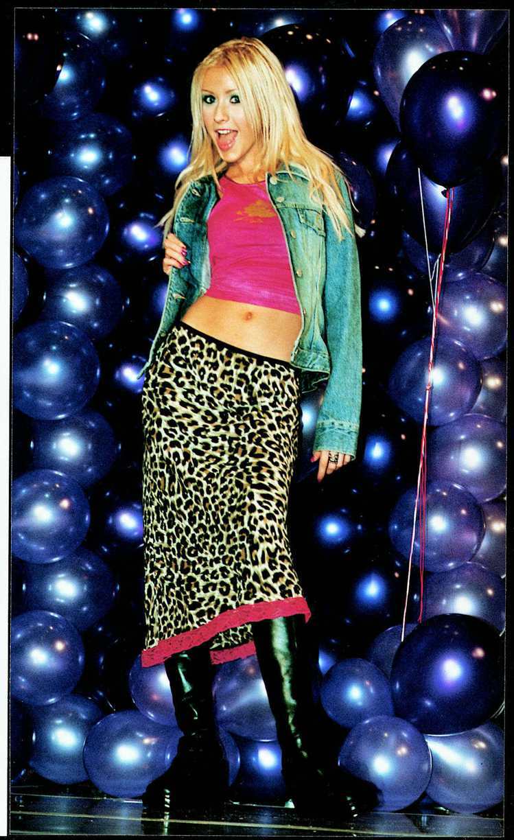 2000頂著瓶中精靈封號來台的克莉絲汀，穿上當時招牌露肚裝。圖／聯合報資料照