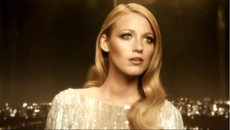 布蕾克萊佛莉為GUCCI Premiere拍攝的女香廣告，帶大家感受好萊塢黃金年代的迷人氛圍。圖／達志影像提供