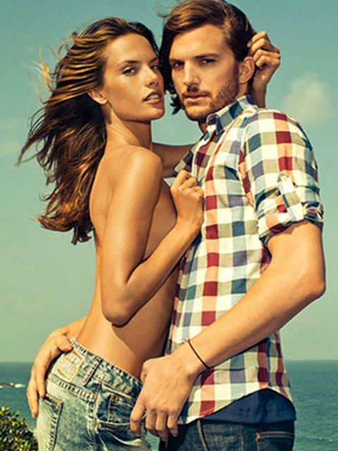 艾希頓庫奇最近為Colcci拍攝最新廣告，與維多利亞超模Alessandra Ambrosio有親密互動。圖／擷取自okmagazine.com