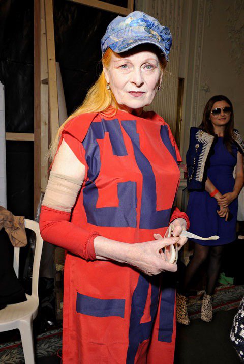 像一般老奶奶一樣，71歲的Vivienne Westwood臉上皺紋雖然不少，但她的穿衣風格可是沒在跟大家客氣。圖／達志影像