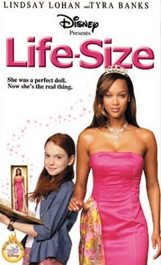 超模泰拉班克斯2000年和琳賽羅涵合作的電視電影《Life-Size》。圖／擷取自IMDB