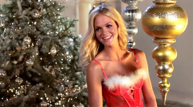 李奧納多前女友Erin Heatherton－－維多利亞的秘密耶誕廣告。圖／擷取自youtube