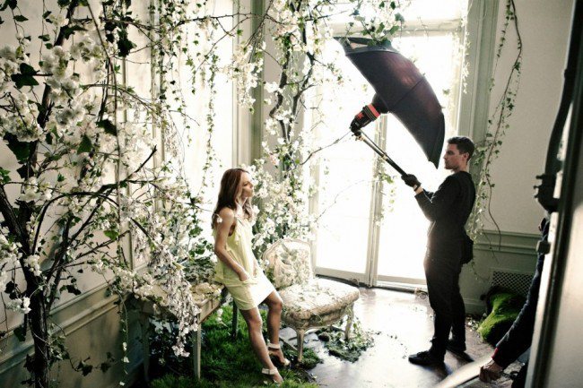 凡妮莎巴哈迪入鏡H&M環保系列Conscious的最新服裝廣告。圖／擷取...