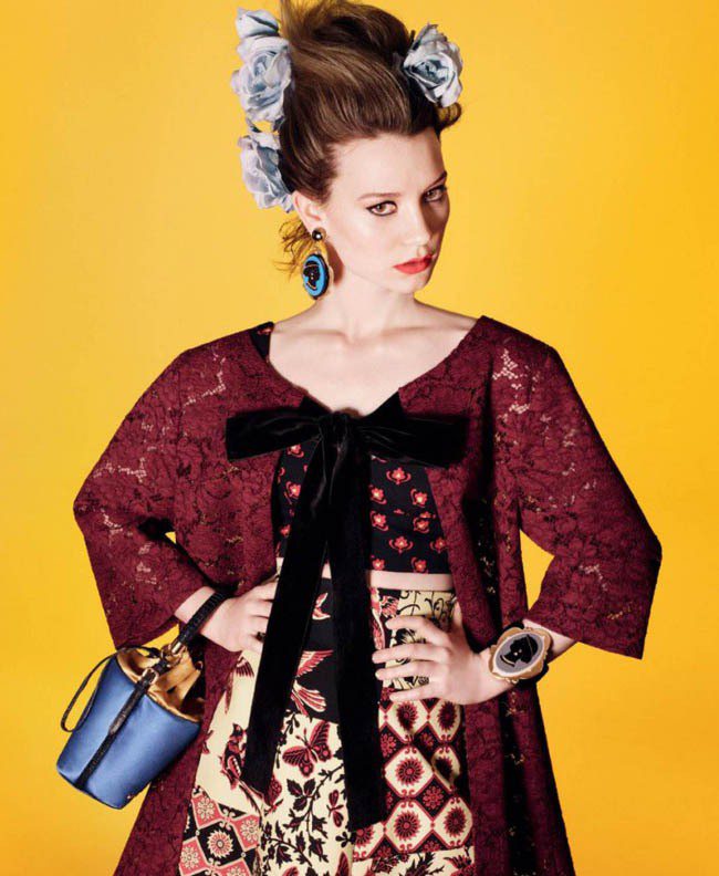 蜜雅娃絲柯思卡為MIU MIU 2012 春夏形象廣告化身18世紀古典仕女。圖／達志影像
