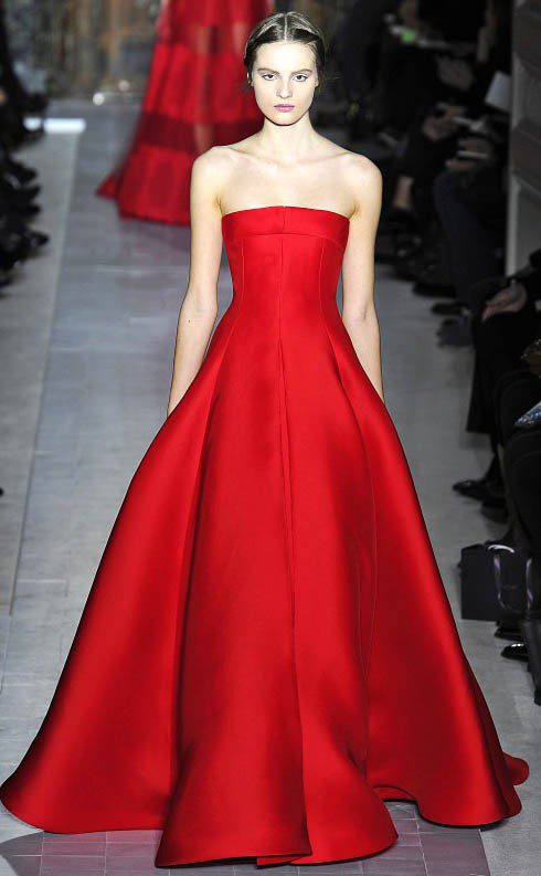 珍妮佛安妮斯頓選穿的VALENTINO大紅訂製服。圖／達志影像
