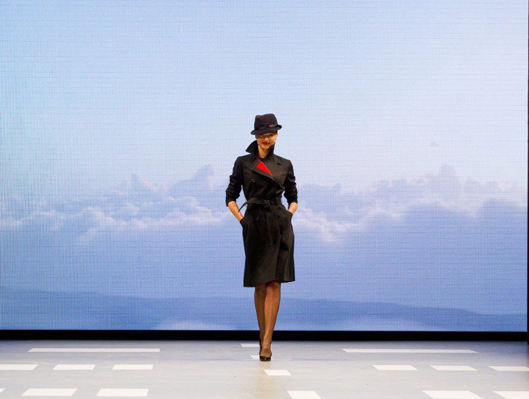 超模米蘭達柯爾為家鄉澳洲航空公司展示新制服。圖／達志影像