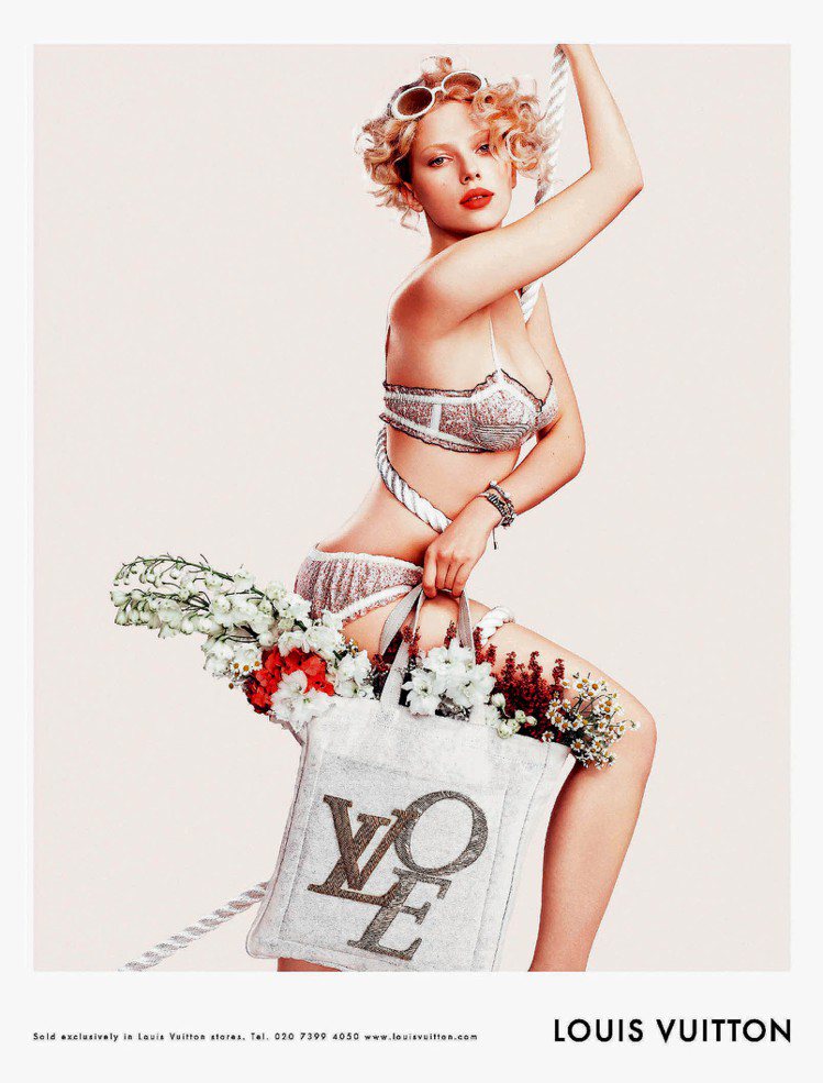 史嘉莉喬韓森性感形象深植人心，圖為她為LV「LOVE」包代言的廣告。圖／LV提供