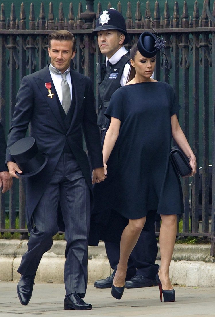維多利亞貝克漢連懷孕也要穿高跟鞋，她最愛紅底鞋王Christian Louboutin的鞋。圖／達志影像