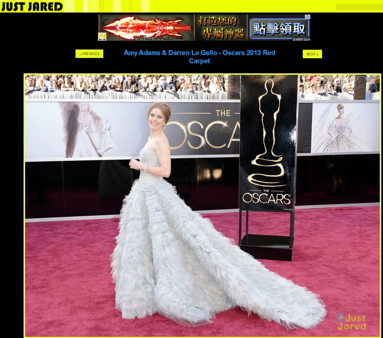 艾美亞當斯（Amy Adams）出席2013奧斯卡頒獎典禮時，身穿Oscar de la Renta晚禮服驚艷全場。圖／擷取自justjared.com