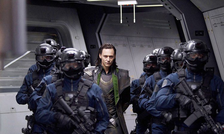 《雷神索爾》中，湯姆希德斯頓所飾演的「洛基Loki」人氣甚至比其他超級英雄都來的...