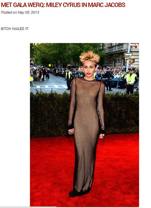 麥莉穿著Marc Jacobs 品牌服裝出席2013紐約大都會博物館慈善晚宴（M...