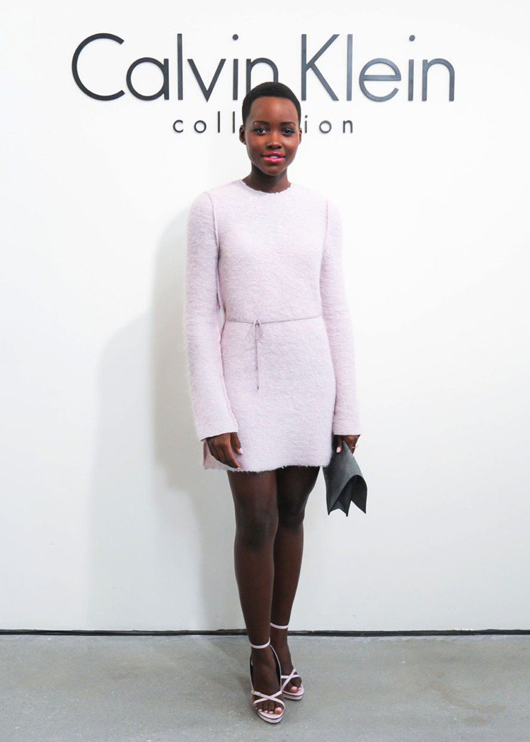露琵塔妮詠奧參加了Calvin Klein秋冬時尚秀。圖／Calvin Klein提供