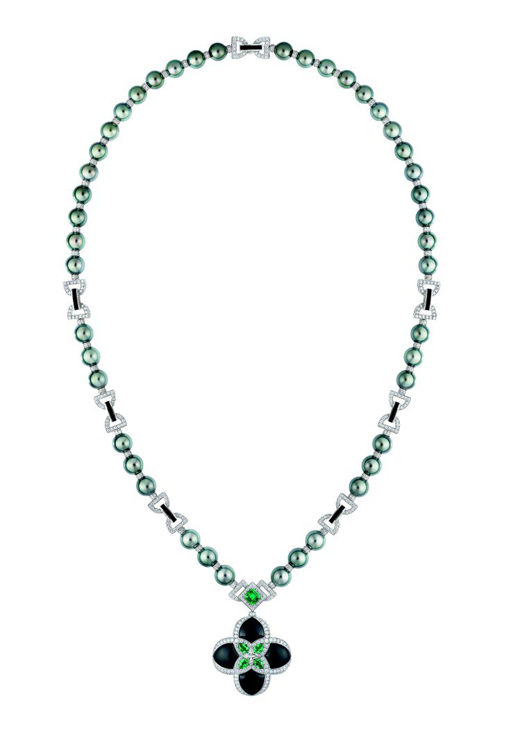 LV鍊戀(Chain Attraction)系列Hypnose項鍊，鑲嵌祖母綠、縞瑪瑙、珍珠、鑽石。約1,492萬元。圖／LV提供