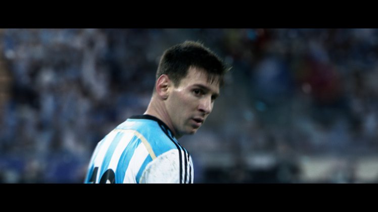 adidas在上個月(29日)推出巴西世界盃全新廣告「Leo Messi's World Cup Dream」，找來足球巨星梅西(Leo Messi)主演，還找來全球饒舌巨星肯伊威斯特幫忙操刀配樂。圖／GQ提供