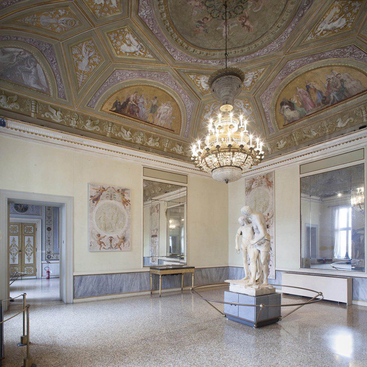 由萬寶龍資助重新整修專門展出卡諾瓦雕塑作品的威尼斯科雷爾博物館Trono展示廳。...