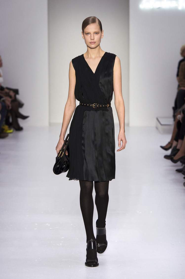 Ferragamo 的黑色小禮服，柔美時尚。圖／ Ferragamo 提供