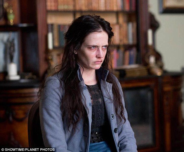 2014年，伊娃葛林推出了影集作品《英國恐怖故事》，在片中飾演被惡魔附身的女子 ...