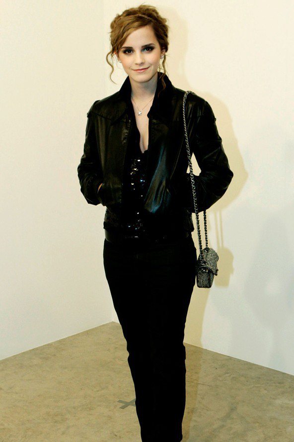 2007 年的艾瑪華森穿搭已經流露小女人味道。圖／擷取自glamourmagazine.co.uk