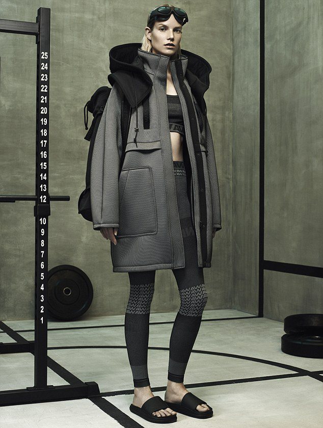 Alexander Wang與H&M合作的聯名新裝，採用潛水布料。圖／摘自Alexander Wang官網