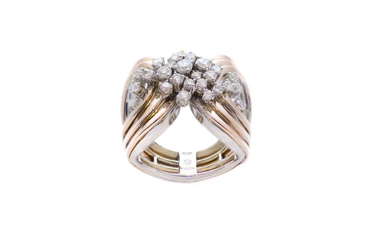 蘇菲亞羅蘭高級珠寶系列戒指，參考價格547,500元。圖／DAMINAI提供
