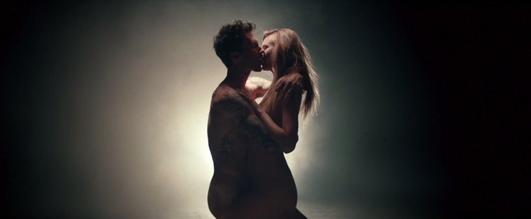 魔力紅 Maroon 5 最新曝光的「Animals」 MV 中，主唱亞當李維找...