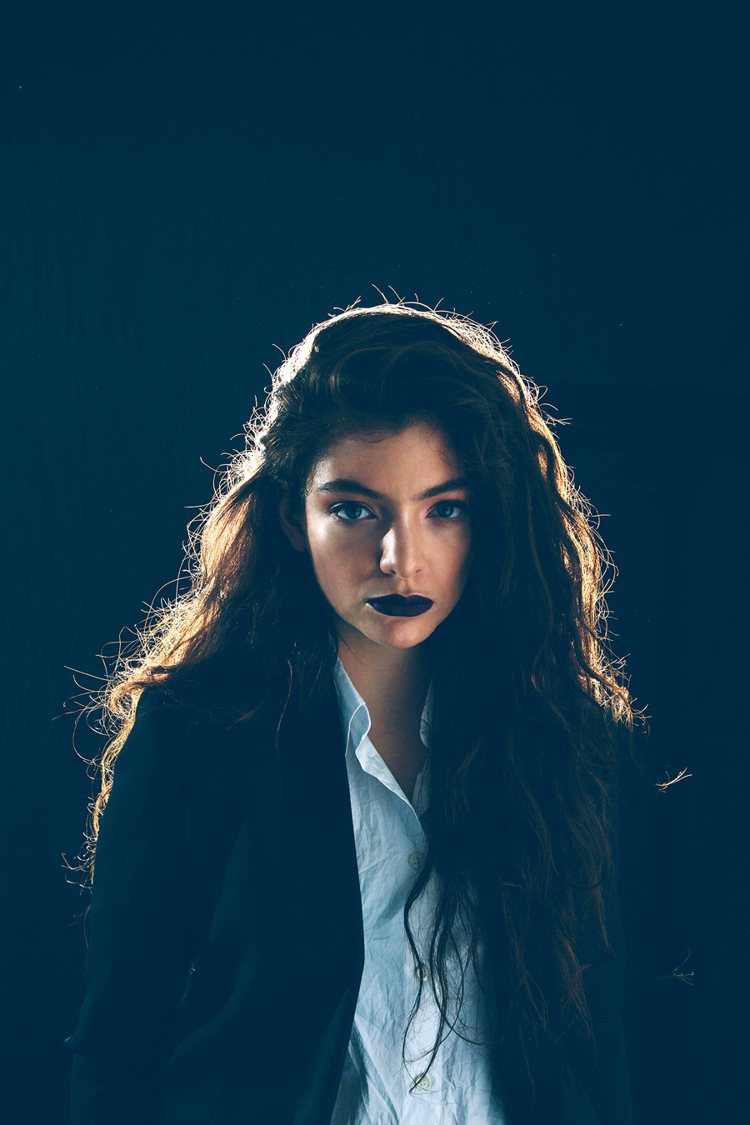 來自紐西蘭的新生代女歌手蘿兒（Lorde）演繹的年底大片《飢餓遊戲：自由幻夢I》...