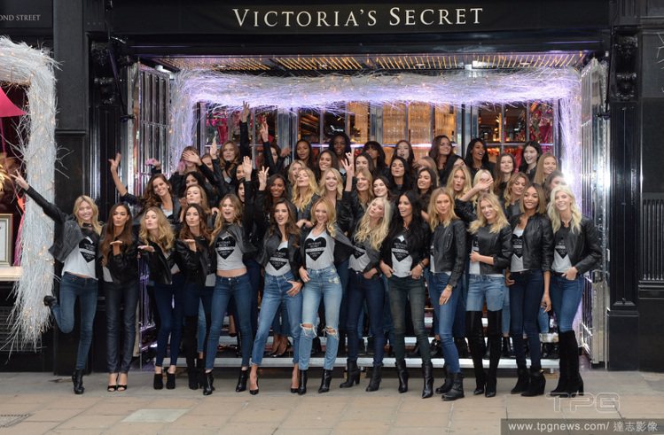 維多利亞的祕密超模們拜訪品牌的倫敦分店，宛如人氣女子偶像團體般，聲勢十分浩大！圖／達志影像