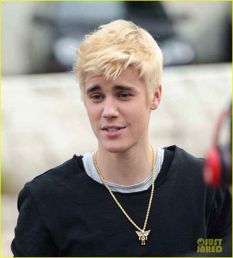 脫序青春偶像小賈斯汀日前染了亮金色頭髮，外媒報導說他是為了甩掉一切、重新來個大改...