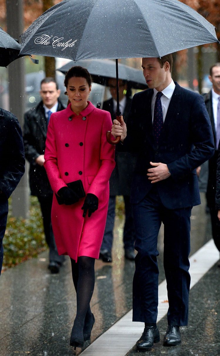 凱特王妃這件Mulberry桃紅色大衣，讓人驚豔。圖／法新社