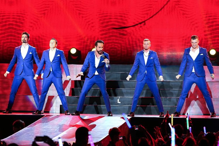 上周四，九○年代流行樂壇最受歡迎的男孩團體新好男孩（Backstreet Boys）登台開唱，首次五人全部到齊為台灣歌迷帶來一場非常精彩的演唱會。記者王騰毅／攝影