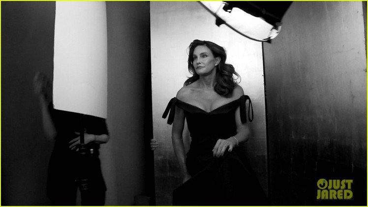 真人秀女星金卡達夏的繼父、超模坎達爾珍娜的父親 Bruce Jenner 改名為 Caitlyn Jenner ，並以女人的姿態拍攝雜誌。圖／擷自justjared.com