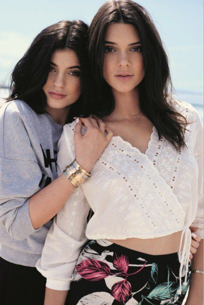 坎達爾珍娜（Kendall Jenner）與妹妹 Kylie Jenner 火熱代言Topshop 新系列服裝。圖／擷自telegraph