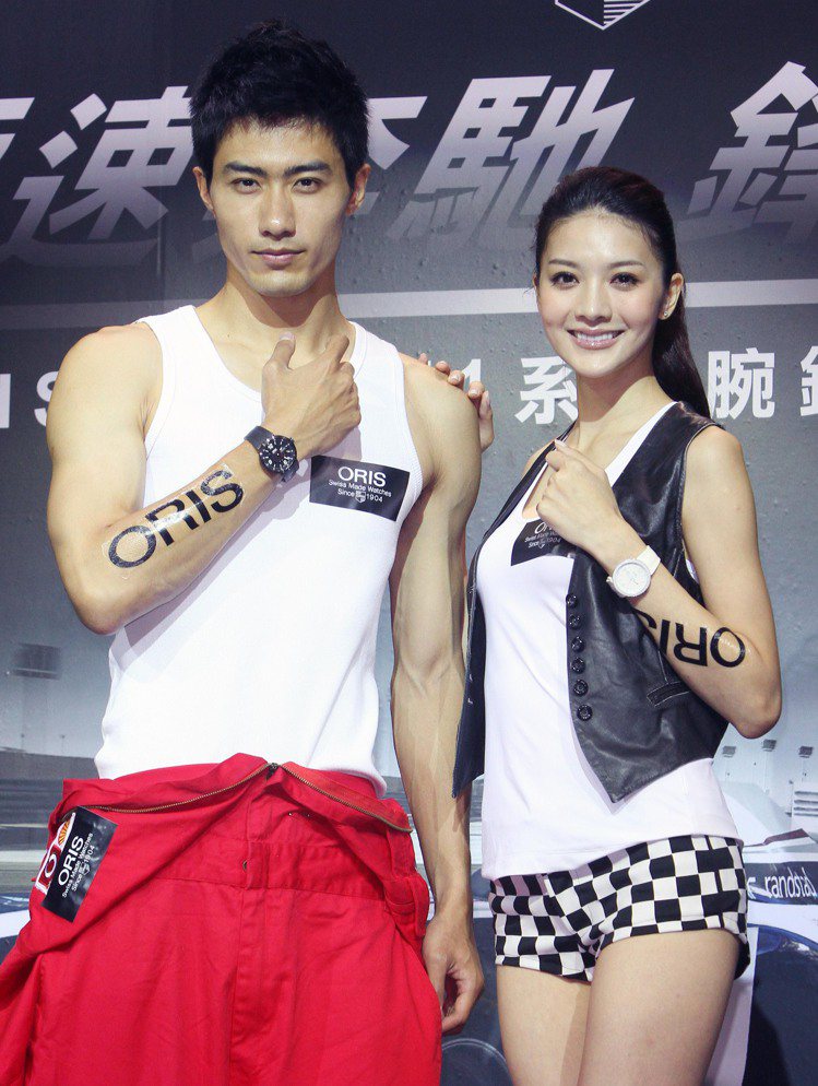 ORIS發表賽車TT1系列腕錶，邀請吳亞馨（右）與楊時修（左）出席站台。記者陳俊吉／攝影