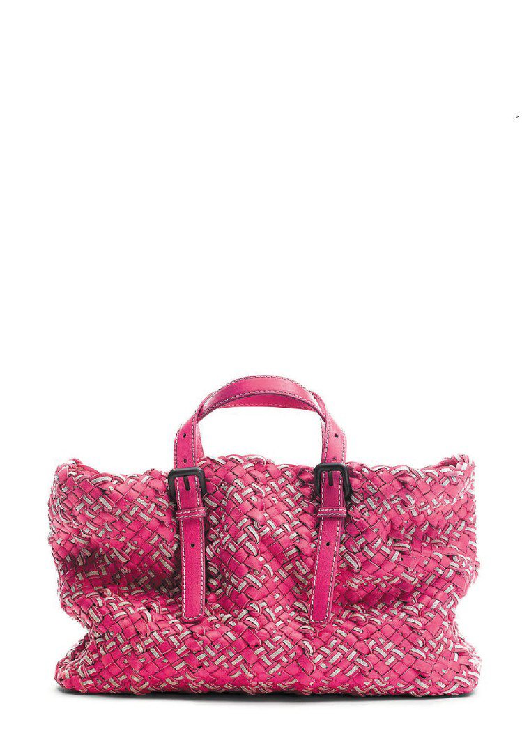 BOTTEGA VENETA小羊皮混棉繩編織LIDO包 ，245,300元。圖／BV提供