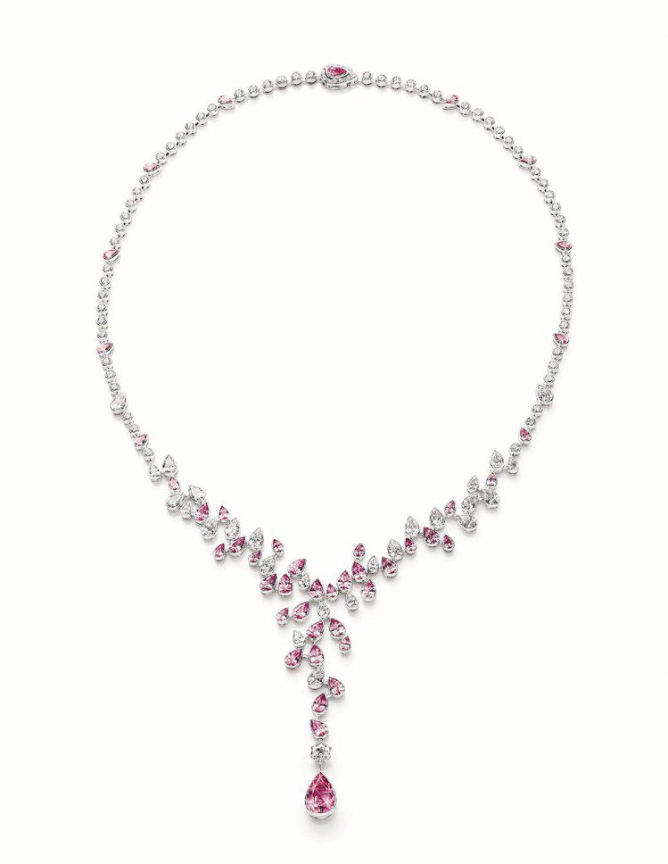 摩納哥葛莉絲王妃系列高級珠寶Rose Princesse玫瑰公主項鍊。圖／萬寶龍提供